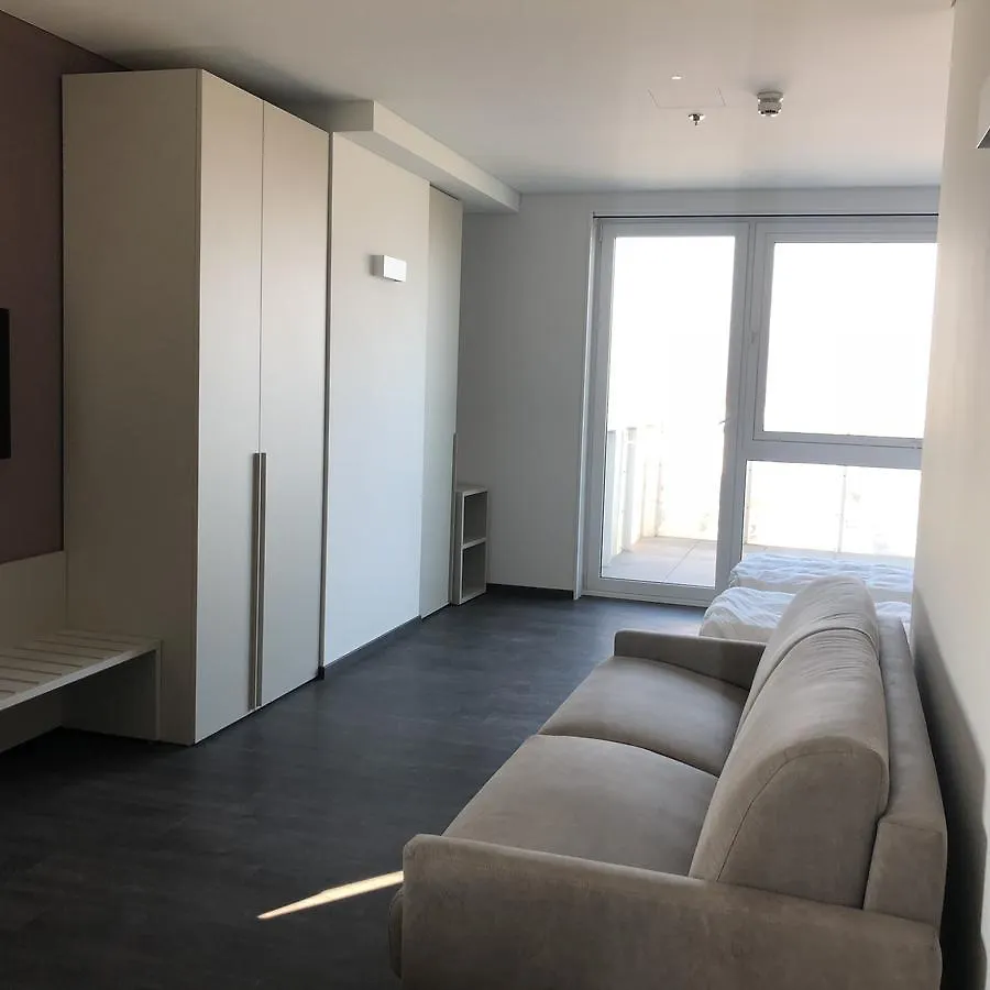 Sky Tower Suite Mestre 5*,  Italie