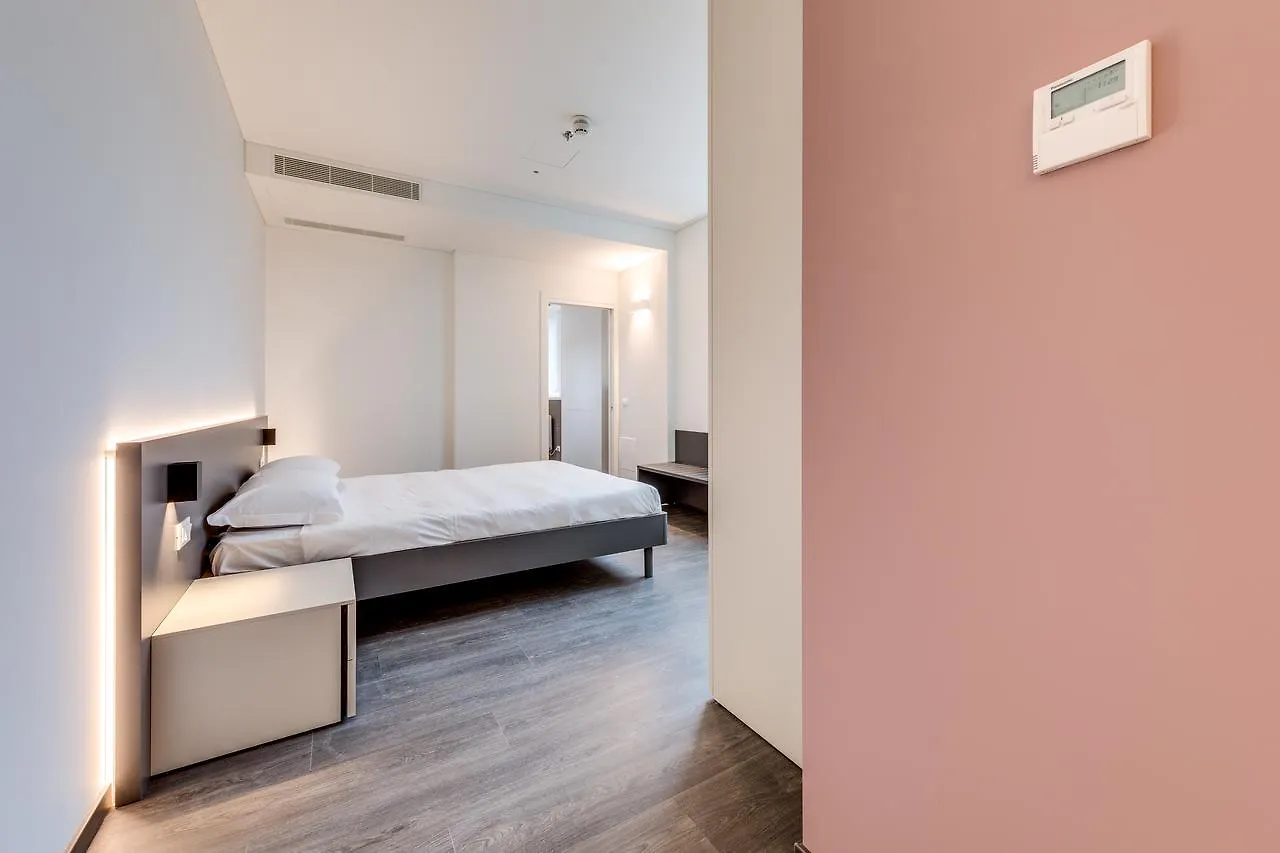 Sky Tower Suite Mestre 5*,  Italie