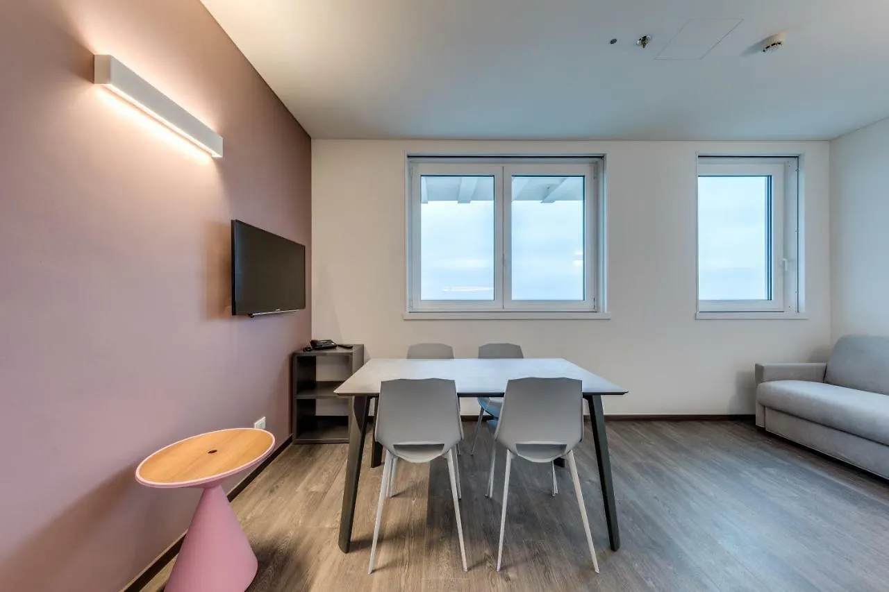 Sky Tower Suite Mestre Aparthotel